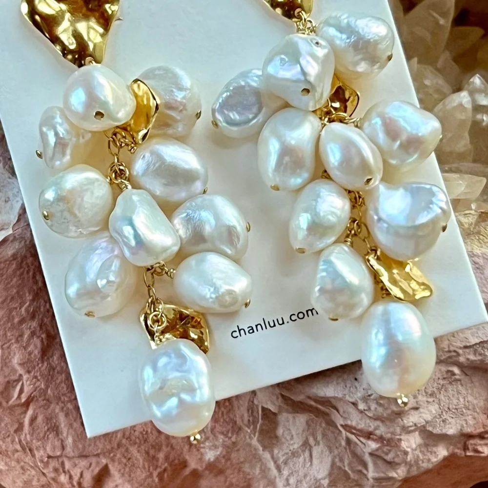 πΊπHPππΊ NWT Anthropologie Chan Luu Gold and Pearl Cluster Chandeliers - Picture 6 of 15